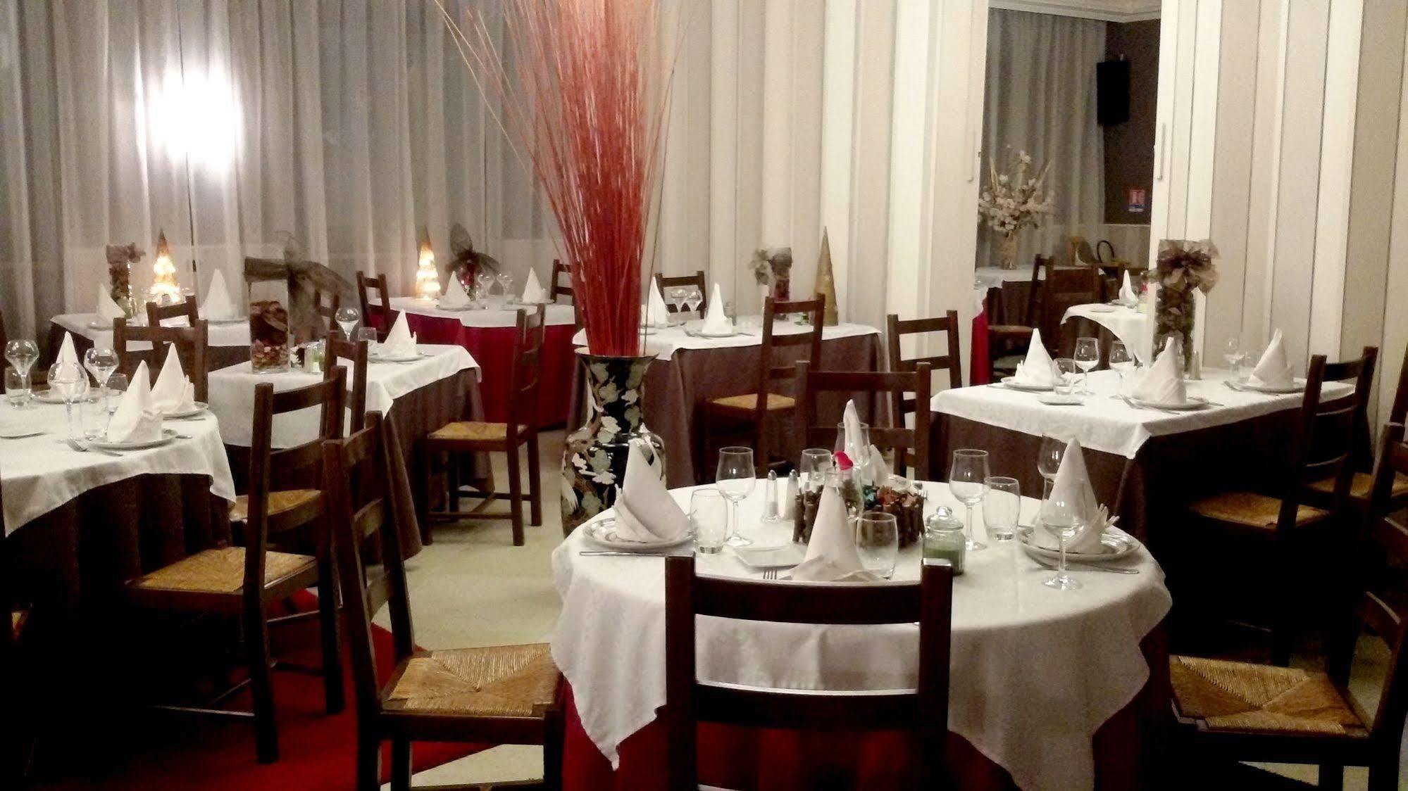 Le Merle Blanc Hotel Logis Digoin Exterior photo
