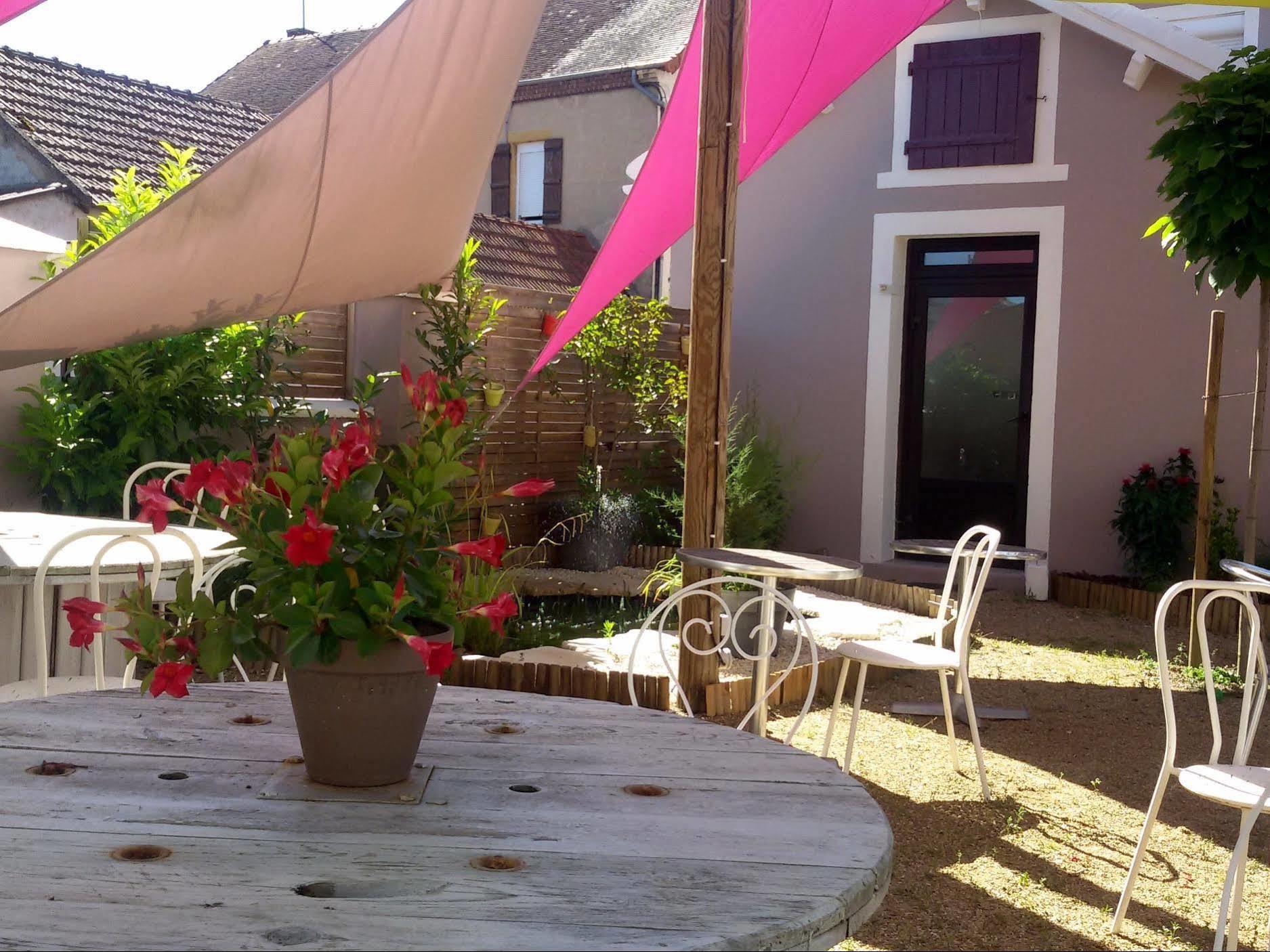 Le Merle Blanc Hotel Logis Digoin Exterior photo